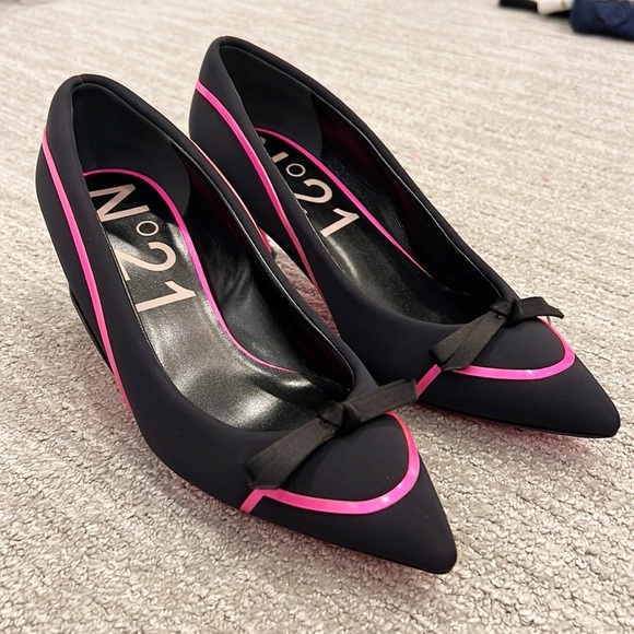 NWOT No. 21 Numero Ventuno Black and Hot Pink Bow Heels - Picture 5 of 11